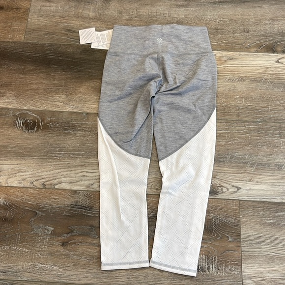Athleta Capri NWT size XS - Picture 3 of 3